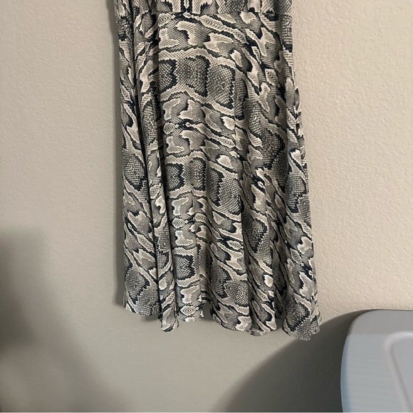 Express Women's Grey and Black Dress Halter, Snakeskin Print Size 10 - Picture 5 of 9